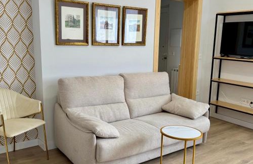Leon House | Oak Home - Oakplaces