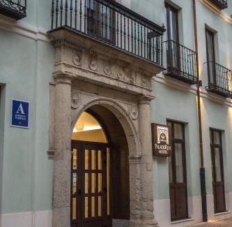 Old Town Hostel | PALACIO REAL HOSTEL