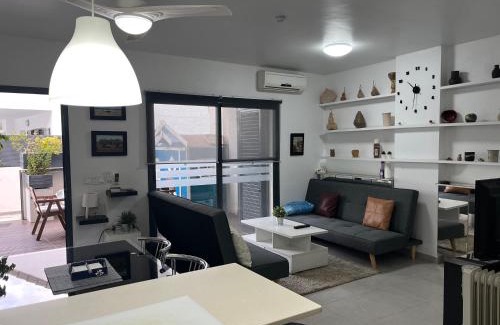 Almarda Apartment | PLAYA ALMARDA,PISCINA,2 TERRAZAS,WIFI,PARKING,BBQ,TRANQUILo