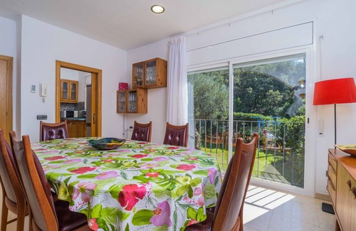 Begur Villa | Quality villa short10 minute walk to Begur & free bus to local beach available