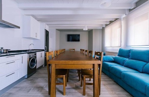 Hontoria del Pinar Cottage | Rural house (full rental) Centro Río Lobos for 15 people