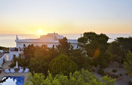 Es Figueral Beach Apartment | Small apartment complex right by the sea. Relaxation guaranteed.