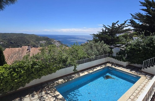 Almadraba-Canyelles Villa | Spacious house in Roses for 16 people with pool and large parking