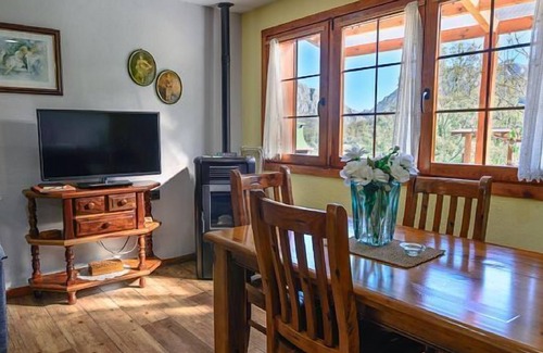 La Plaza Cottage | Stunning views of the mountain and forest.