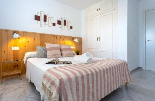 Carihuela Apartment | Sunstay Beach Flat I Torremolinos