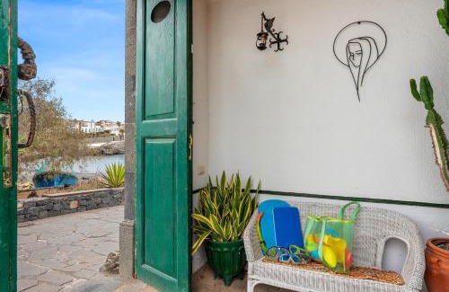 Poris de Abona House | Traditional Canary house next to the beach