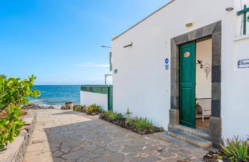 Poris de Abona House | Traditional Canary house next to the beach