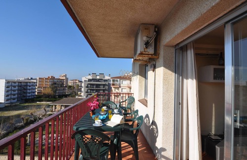 Almadraba-Canyelles Apartment | Vacation rental in Roses, Costa Brava: Cozy apartment 400 meters from the beach, capacity for 6 people and terrace.