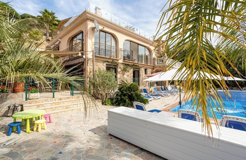 Lloret de Mar Villa | Villa "Casa Pollino" with Sea View, Heated Pool & Wi-Fi