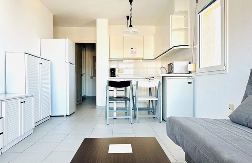 Roses Town Center Apartment | Well it located in front of the fishing port of Roses, very sunny and with fantastic views