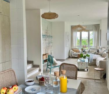 Prellezo House | Wishome-Bonita casa con jardín y piscina, Cala Berellín