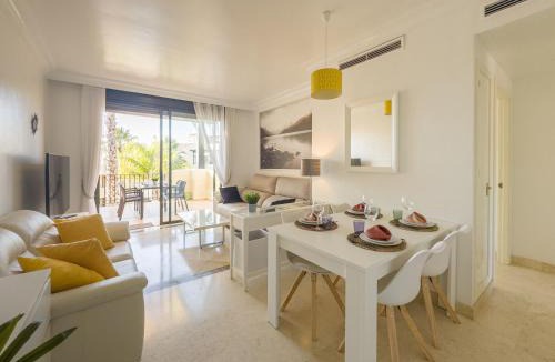 Roda Apartment | Ático de 2 dormitorios con terraza y piscina en Roda Golf - Almyra