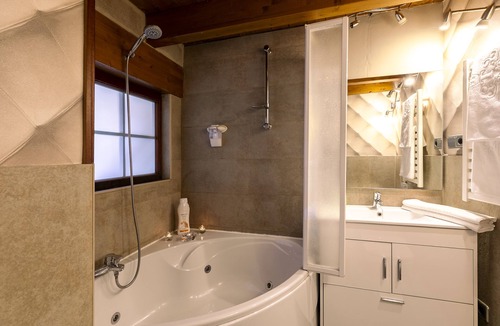 Adahuesca Apartment | Ático Tipo Loft con Jacuzzi