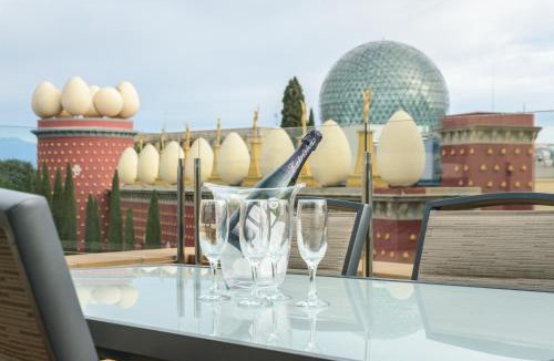 Figueres Apartment | Ático vistas al Museo Dalí - Serena Stays