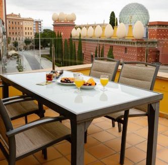 Figueres Apartment | Ático vistas al Museo Dalí - Serena Stays