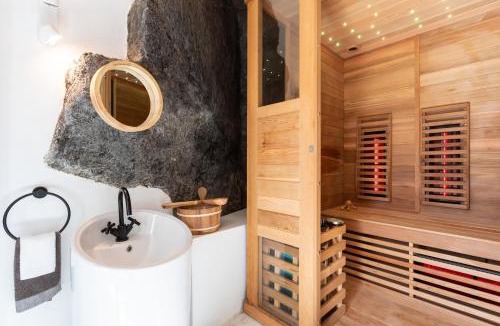 San Cristobal de La Laguna House | #1 Cave House Anaga, Unique Stay, Mountains and Private Sauna,