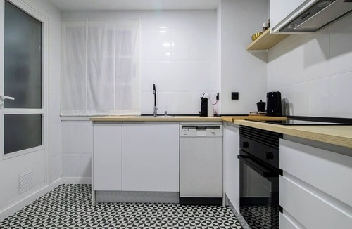 Pontevedra Apartment | 10 minutes from the beach! 10 minutes walk to the center.bright and quiet.