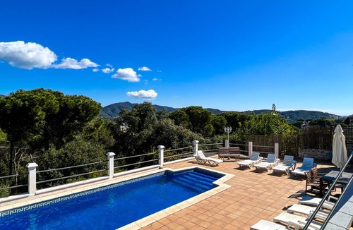 Sant Cebria de Vallalta Ski Chalet | 110 m² Chalet ∙ 4 bedrooms ∙ 10 guests