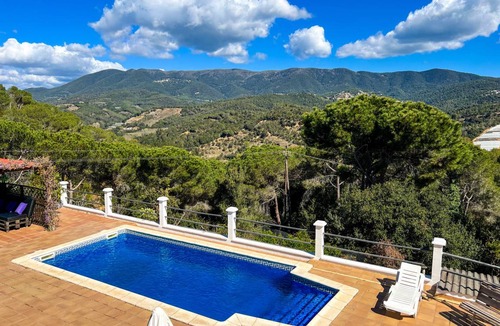 Sant Cebria de Vallalta Ski Chalet | 110 m² Chalet ∙ 4 bedrooms ∙ 10 guests