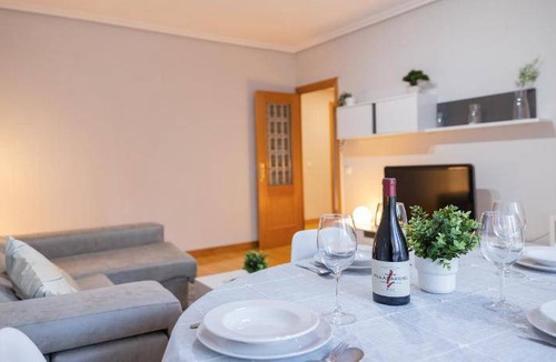 Albelda de Iregua Apartment | 110 m² Apartment ∙ 4 bedrooms ∙ 8 guests