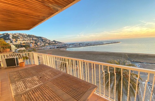 Roses Town Center Apartment | 111 m² Apartment ∙ 4 bedrooms ∙ 8 guests