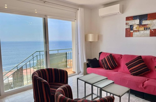 Almadraba-Canyelles Villa | 111 m² Villa ∙ 3 bedrooms ∙ 6 guests