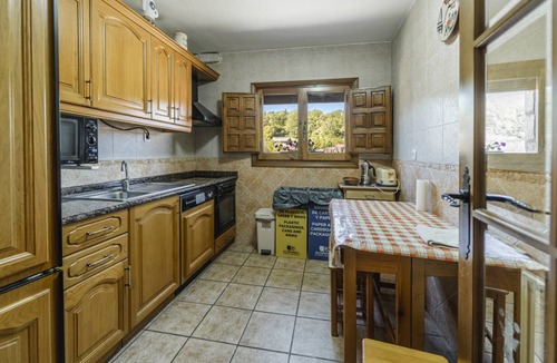 Valle de Valdelaguna Ski Chalet | 120 m² Chalet ∙ 4 bedrooms ∙ 9 guests