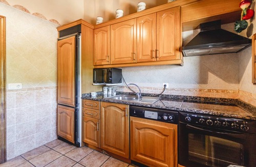 Valle de Valdelaguna Ski Chalet | 125 m² Chalet ∙ 4 bedrooms ∙ 9 guests