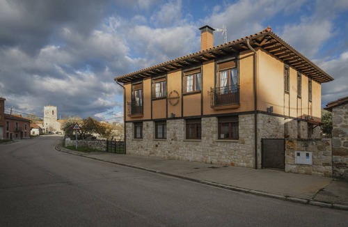 Hontoria del Pinar House | 130 m² House ∙ 4 bedrooms ∙ 20 guests