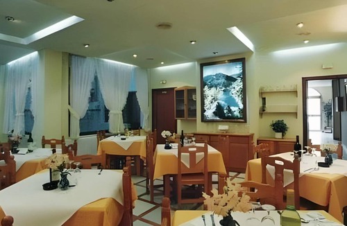 Peal de Becerro Hotel | 14 m² Hotel ∙ 3 guests