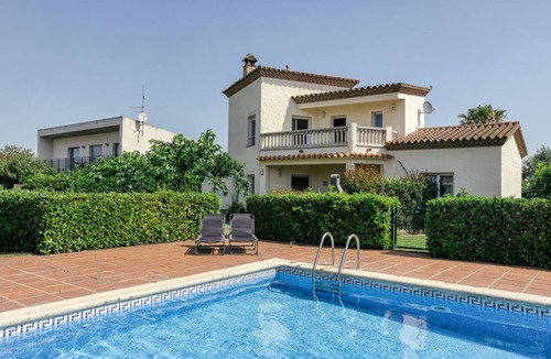 Torroella de Fluvia Villa | 140 m² Villa ∙ 3 bedrooms ∙ 8 guests
