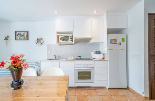 Empuriabrava House | 151-Typical fisherman house with canal views, parking - free wifi