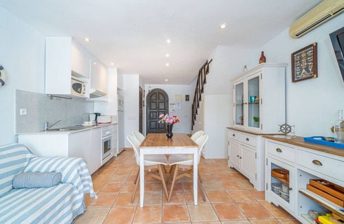 Empuriabrava House | 151-Typical fisherman house with canal views, parking - free wifi