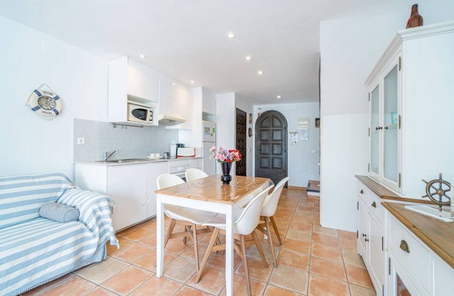 Empuriabrava House | 151-Typical fisherman house with canal views, parking - free wifi