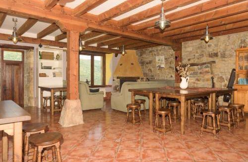 Rasines Hostel | 160 m² Hostel ∙ 2 bedrooms ∙ 32 guests