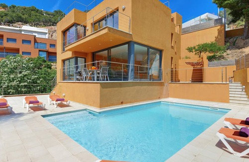 Tamariu House | 175 m² House ∙ 6 bedrooms ∙ 18 guests