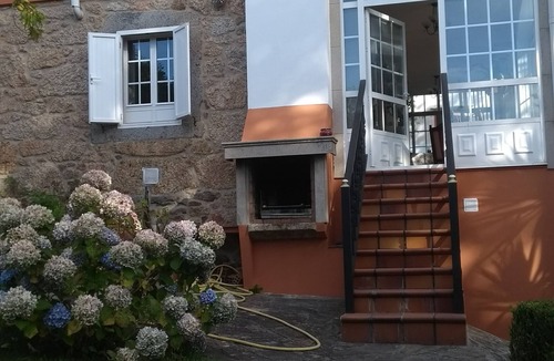 Urdilde House | 18 km from Santiago. Quiet area and ideal for families. Pets Allowed.