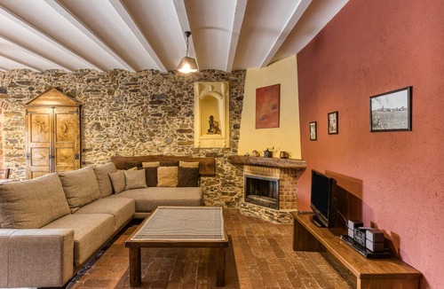 Garriguella House | 180 m² House ∙ 4 bedrooms ∙ 10 guests