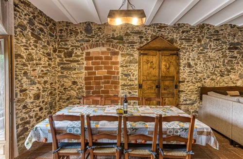 Garriguella House | 180 m² House ∙ 4 bedrooms ∙ 10 guests