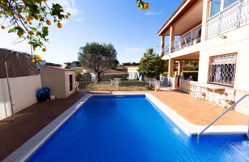Blanes Villa | 180 m² Villa ∙ 5 bedrooms ∙ 10 guests