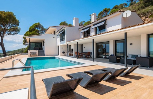 Aiguablava Villa | 190 m² Villa ∙ 3 bedrooms ∙ 6 guests