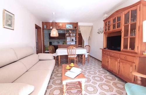Calella de Palafrugell Apartment | 1CEN A3 -Basic Apartment with communal garden and pool, only 800m from the beach of Llafranc