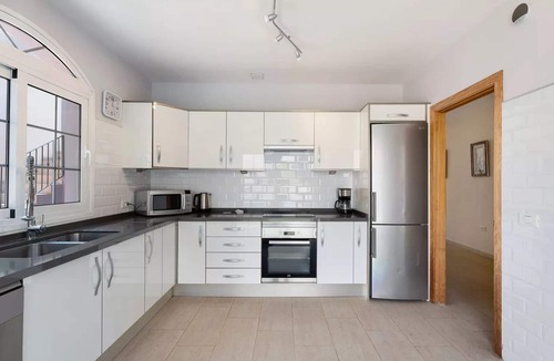 San Miguel de Abona Villa | 2 Bedroom 2 Bathroom Villa With Heated Pool And Uk Tv & Air Conditioning.