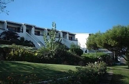 Arenal d'en Castell Apartment | 2 bedroom Apartment With Pool, Shared Gardens And Sea Views