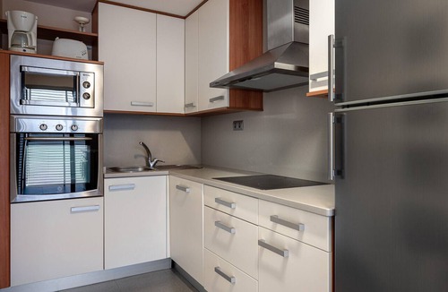 Torredembarra Apartment | 2-Bedroom Apartment with Pool and Parking 250m from the Beach