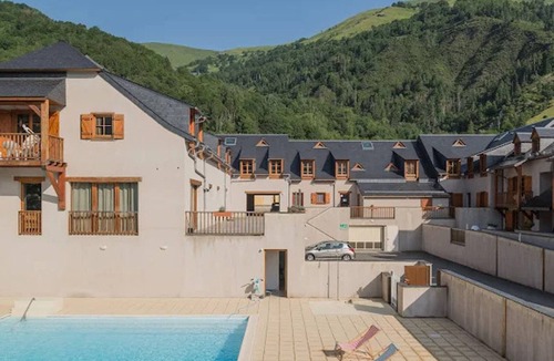 Vignec Apartment | 2-room apartment in Vignec for 6 people with pool