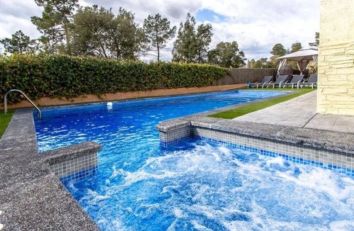 Santa Coloma de Farners Villa | 200 m² Villa ∙ 5 bedrooms ∙ 10 guests
