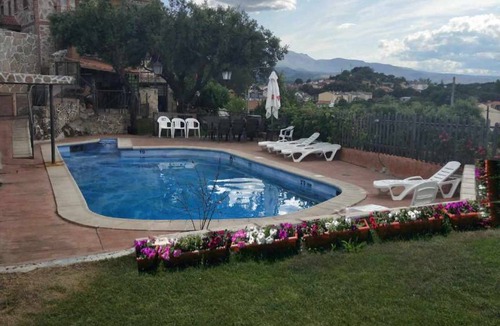 Navaluenga House | 200 m² House ∙ 1 bedroom ∙ 16 guests