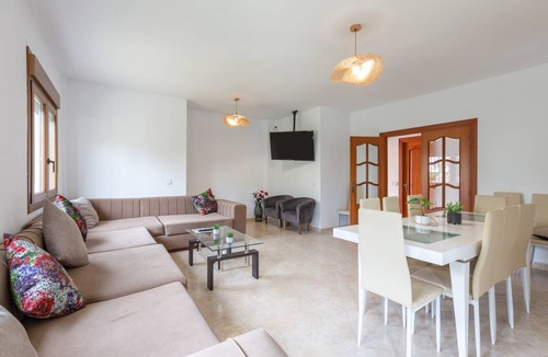 Guadalmar House | 200 m² House ∙ 4 bedrooms ∙ 10 guests