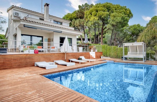 Sant Pol De Mar Villa | 200 m² Villa ∙ 4 bedrooms ∙ 8 guests
